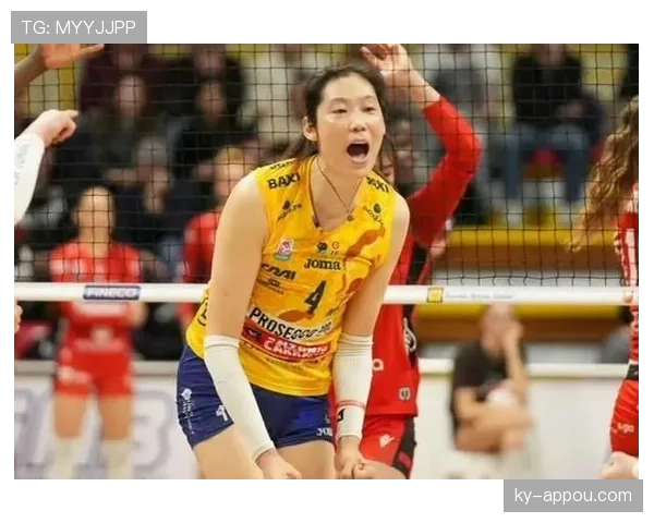 朱婷训练间隙买了啥？袋子大得能装下半个商场…