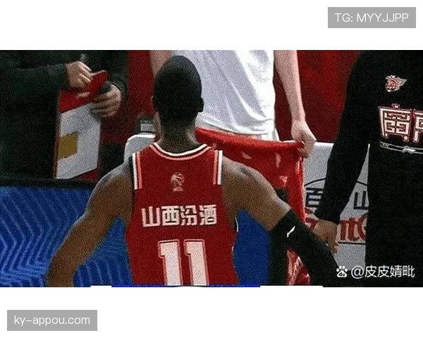 篮球规则深度解析：防守犯规和进攻犯规区别的官方界定